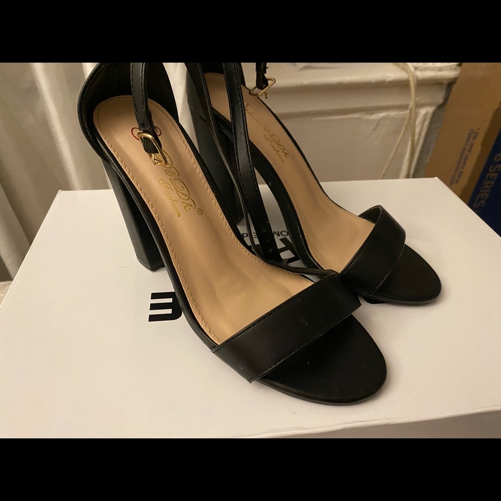 BLACK BLOCK HEELS